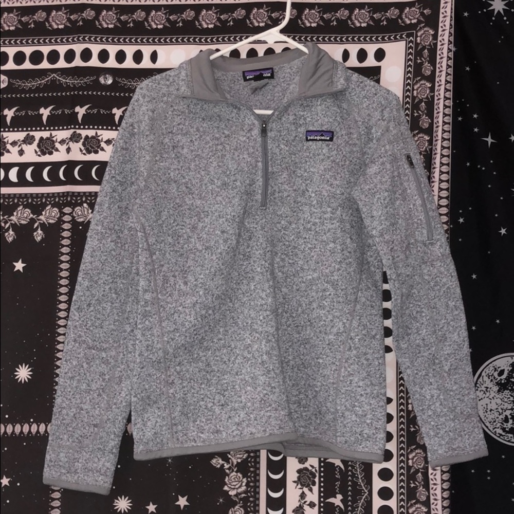 woman’s gray patagonia half zip!